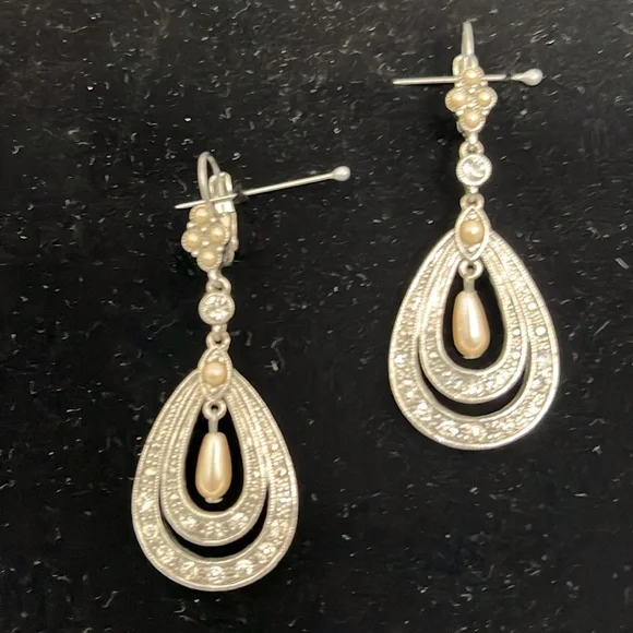 Silver Necklace & Earrings Set - Picture 2 of 3